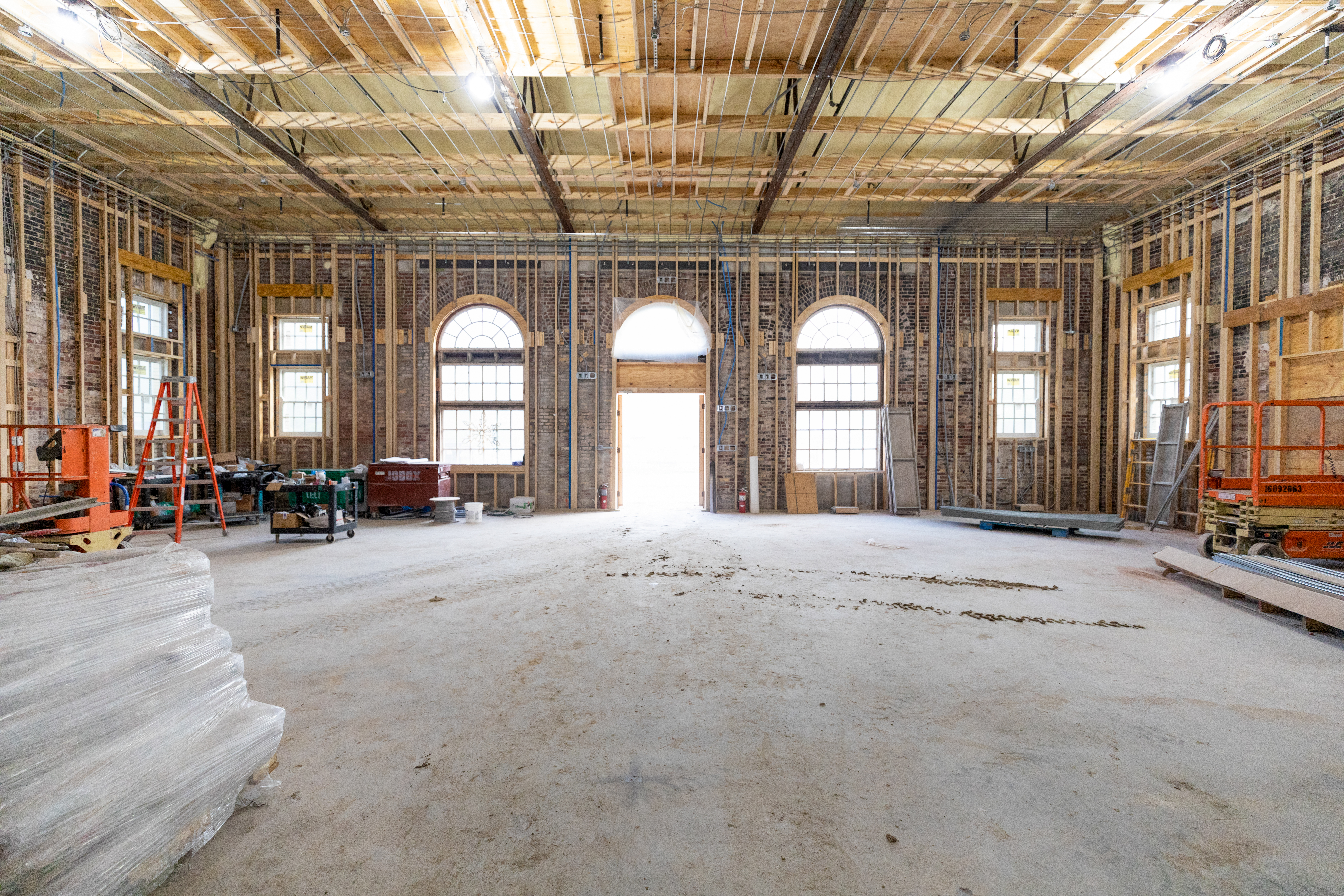 a room with many windows and a few tables