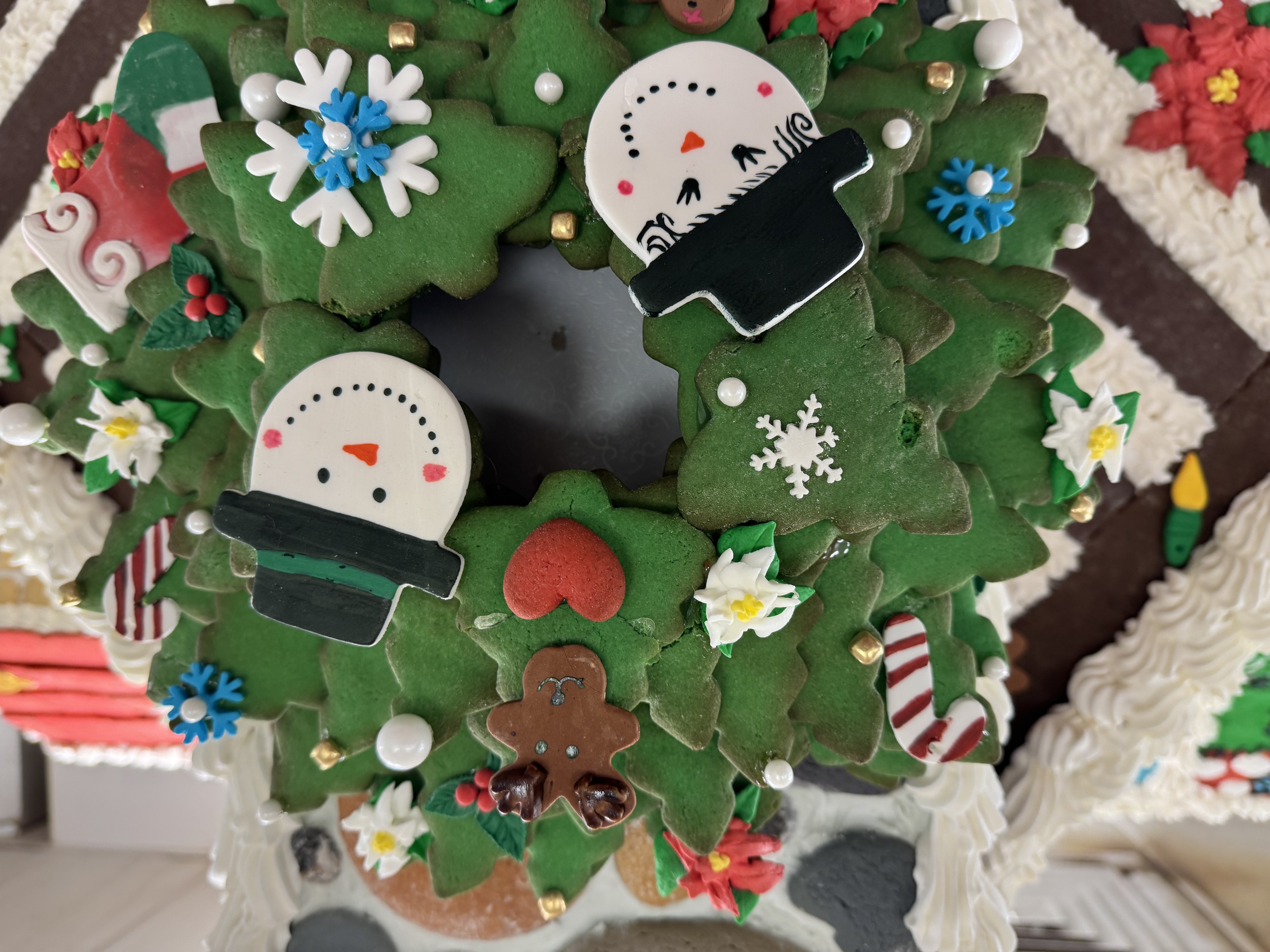 a decorated christmas wreath with snowmen and snowman